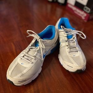 Nike Air Moto 8 Sneakers